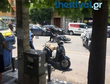 Θεσσαλονίκη: Σύγκρουση φορτηγού και δίκυκλου - Τραυματίστηκε ο οδηγός της μηχανής (φωτό)